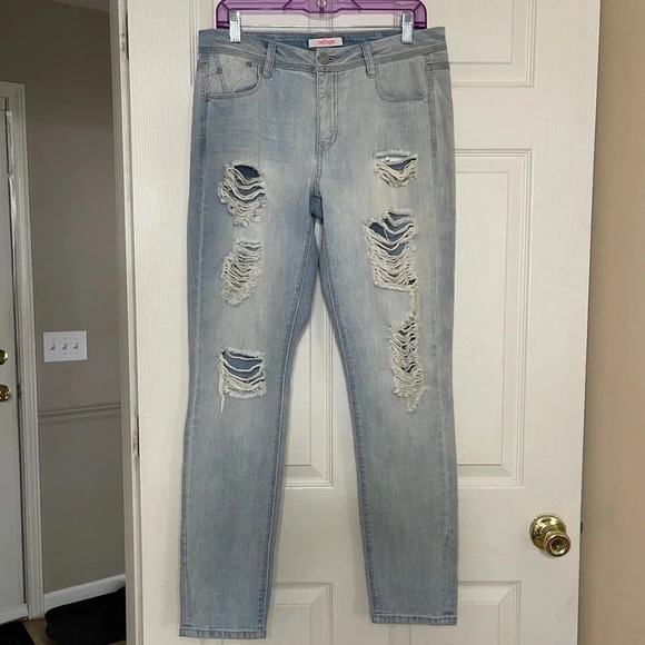 Refugee Distressed Jeans Women’s Size 8 Light Stone Washed Denim - Picture 11 of 12